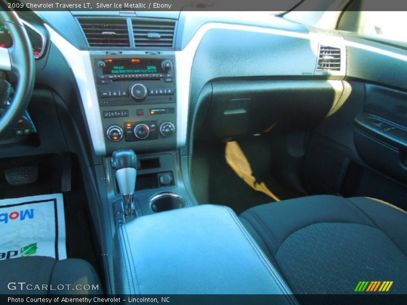 Silver Ice Metallic / Ebony 2009 Chevrolet Traverse LT