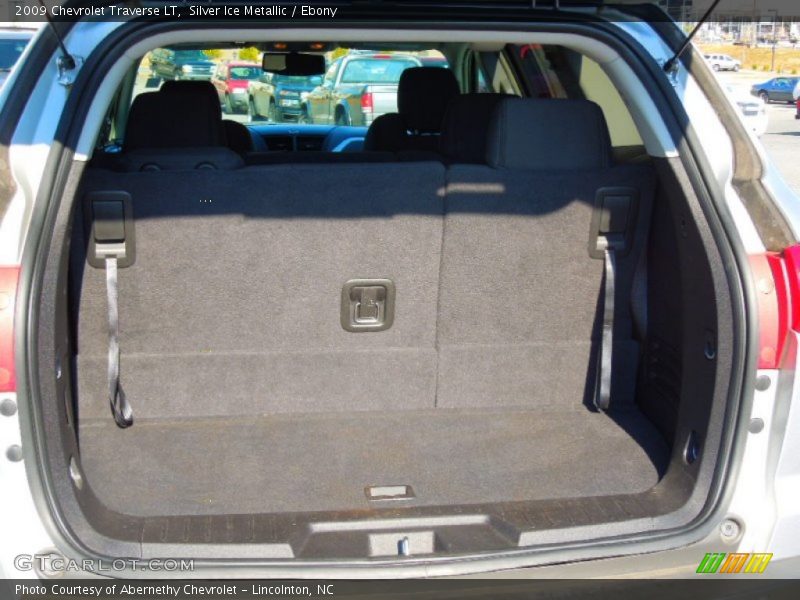 Silver Ice Metallic / Ebony 2009 Chevrolet Traverse LT