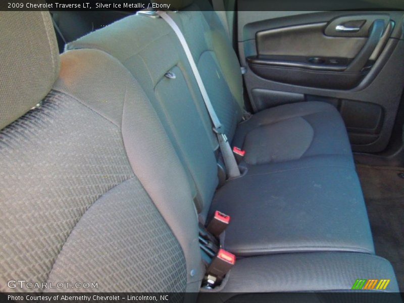 Silver Ice Metallic / Ebony 2009 Chevrolet Traverse LT