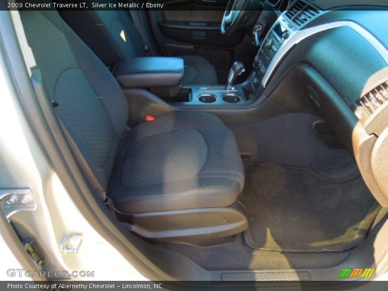 Silver Ice Metallic / Ebony 2009 Chevrolet Traverse LT