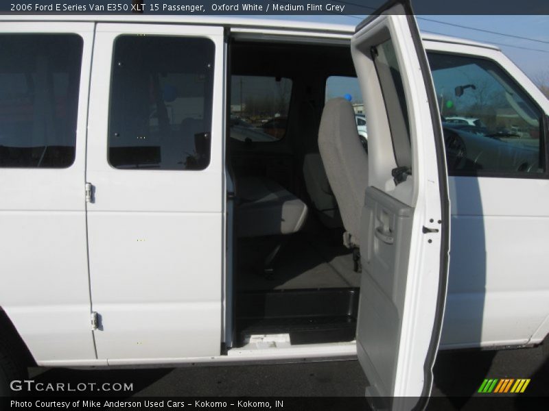 Oxford White / Medium Flint Grey 2006 Ford E Series Van E350 XLT 15 Passenger