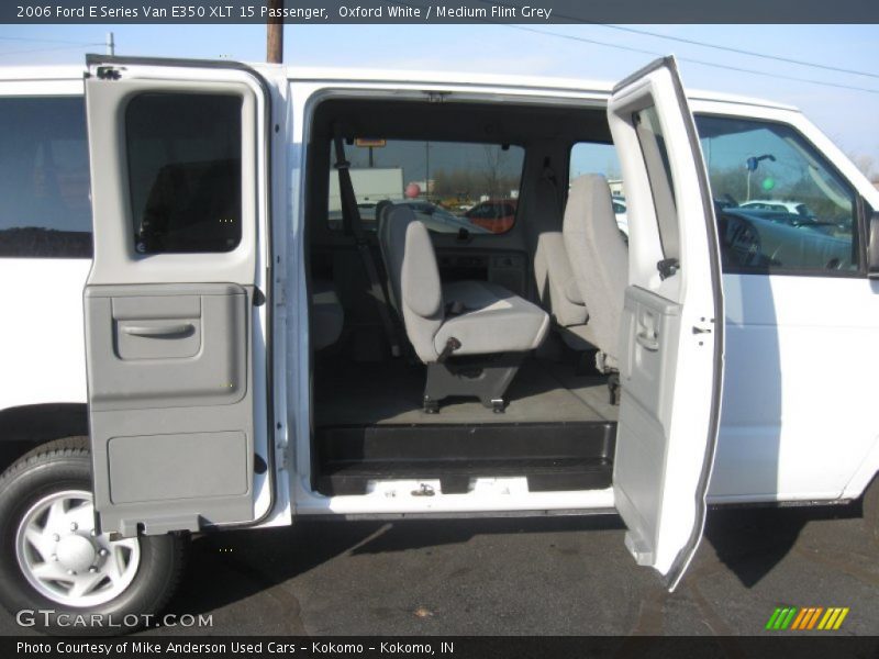 Oxford White / Medium Flint Grey 2006 Ford E Series Van E350 XLT 15 Passenger