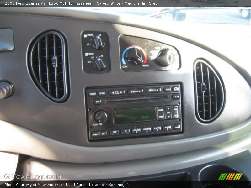 Oxford White / Medium Flint Grey 2006 Ford E Series Van E350 XLT 15 Passenger