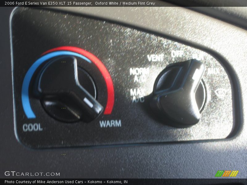 Oxford White / Medium Flint Grey 2006 Ford E Series Van E350 XLT 15 Passenger