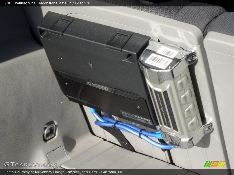 Moonstone Metallic / Graphite 2005 Pontiac Vibe