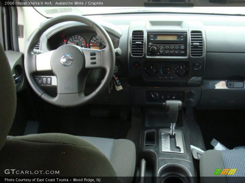 Avalanche White / Graphite 2006 Nissan Xterra X 4x4