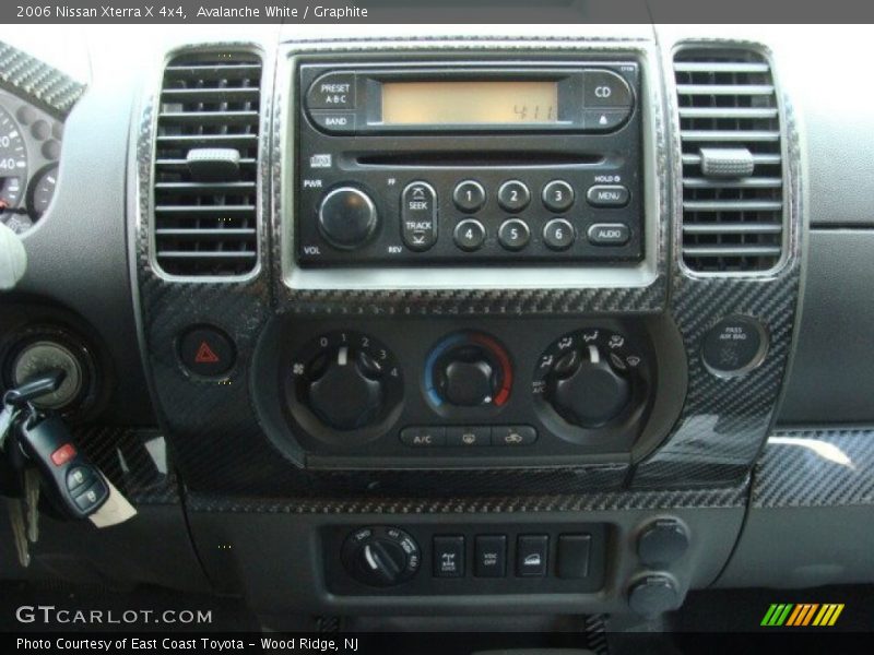 Avalanche White / Graphite 2006 Nissan Xterra X 4x4