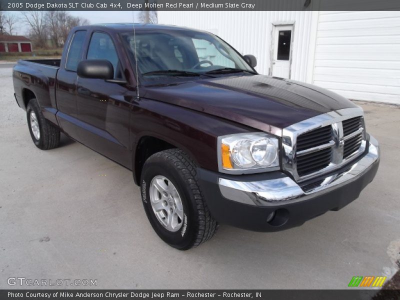 Front 3/4 View of 2005 Dakota SLT Club Cab 4x4