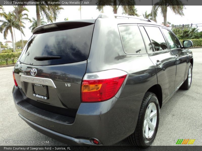 Magnetic Gray Metallic / Ash 2009 Toyota Highlander V6