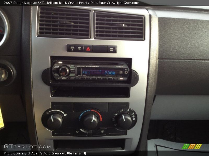 Brilliant Black Crystal Pearl / Dark Slate Gray/Light Graystone 2007 Dodge Magnum SXT
