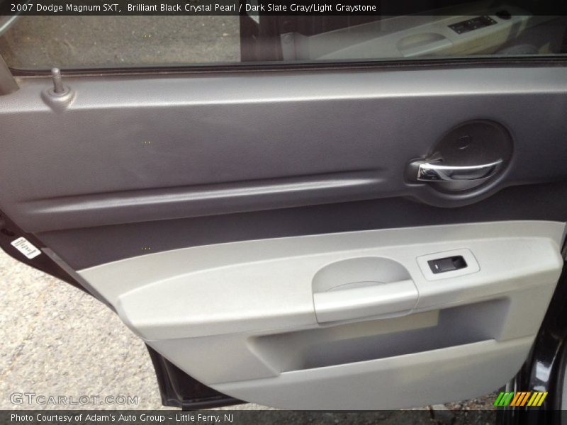 Brilliant Black Crystal Pearl / Dark Slate Gray/Light Graystone 2007 Dodge Magnum SXT