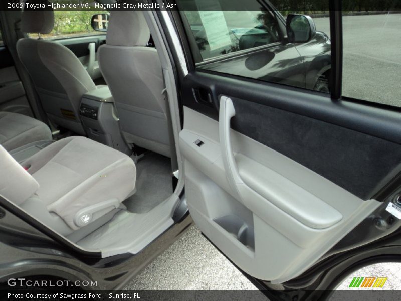 Magnetic Gray Metallic / Ash 2009 Toyota Highlander V6