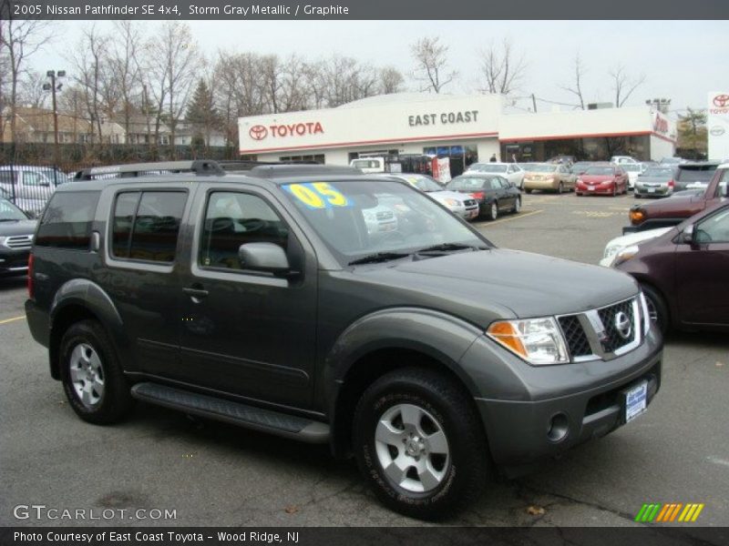 Storm Gray Metallic / Graphite 2005 Nissan Pathfinder SE 4x4