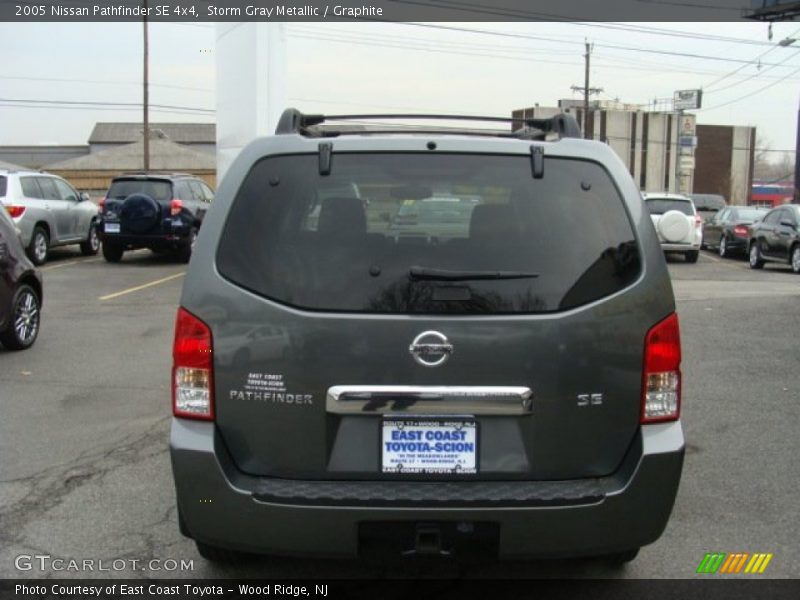 Storm Gray Metallic / Graphite 2005 Nissan Pathfinder SE 4x4