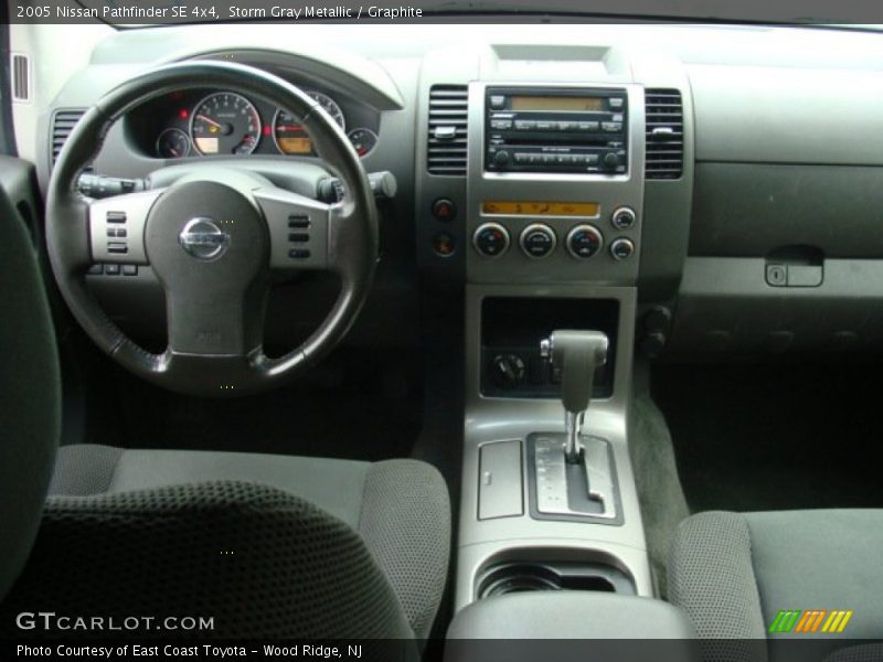 Storm Gray Metallic / Graphite 2005 Nissan Pathfinder SE 4x4