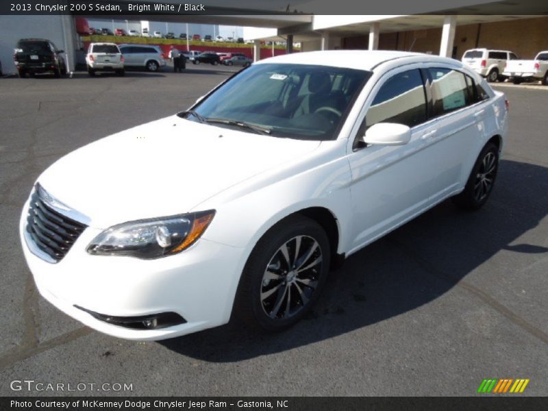 Bright White / Black 2013 Chrysler 200 S Sedan
