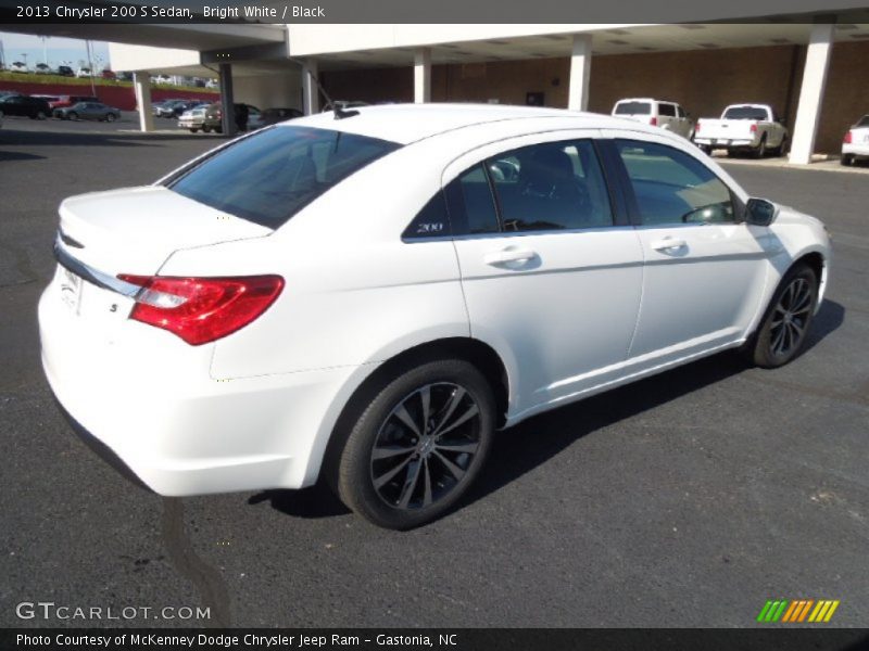 Bright White / Black 2013 Chrysler 200 S Sedan