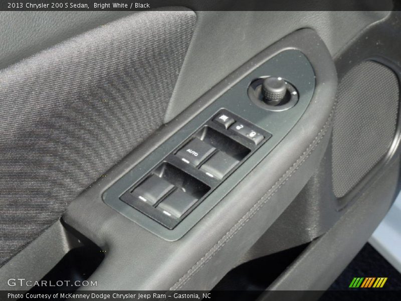 Bright White / Black 2013 Chrysler 200 S Sedan