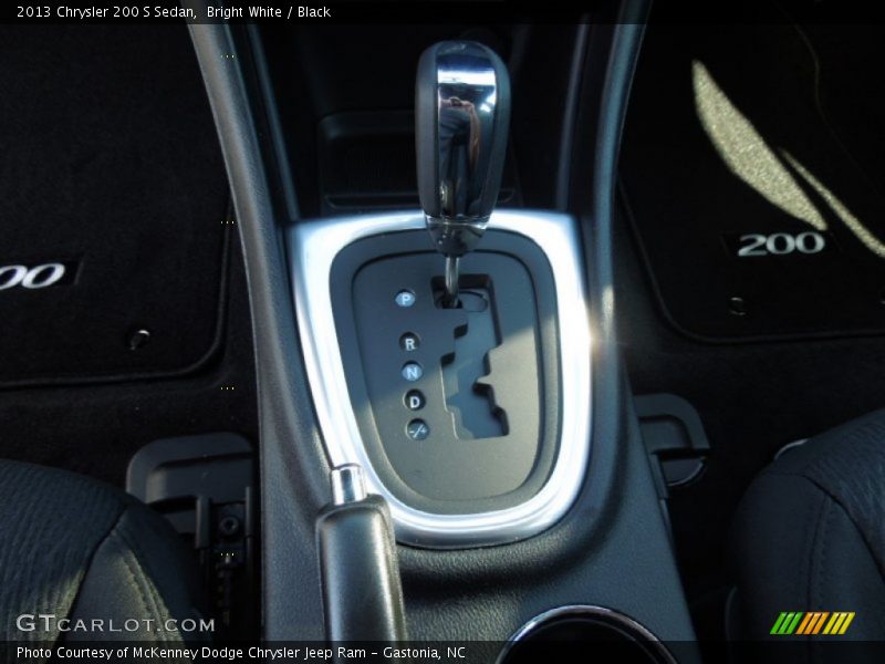 Bright White / Black 2013 Chrysler 200 S Sedan