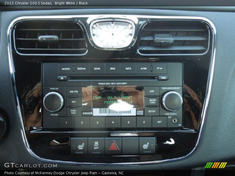 Bright White / Black 2013 Chrysler 200 S Sedan
