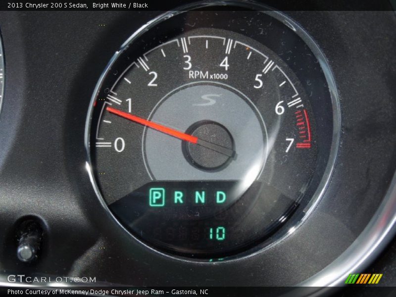 Bright White / Black 2013 Chrysler 200 S Sedan