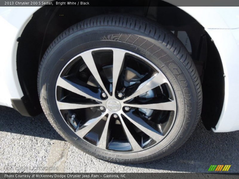 Bright White / Black 2013 Chrysler 200 S Sedan