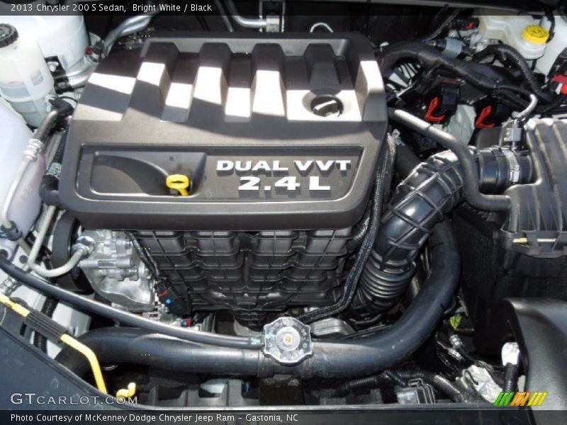 Bright White / Black 2013 Chrysler 200 S Sedan