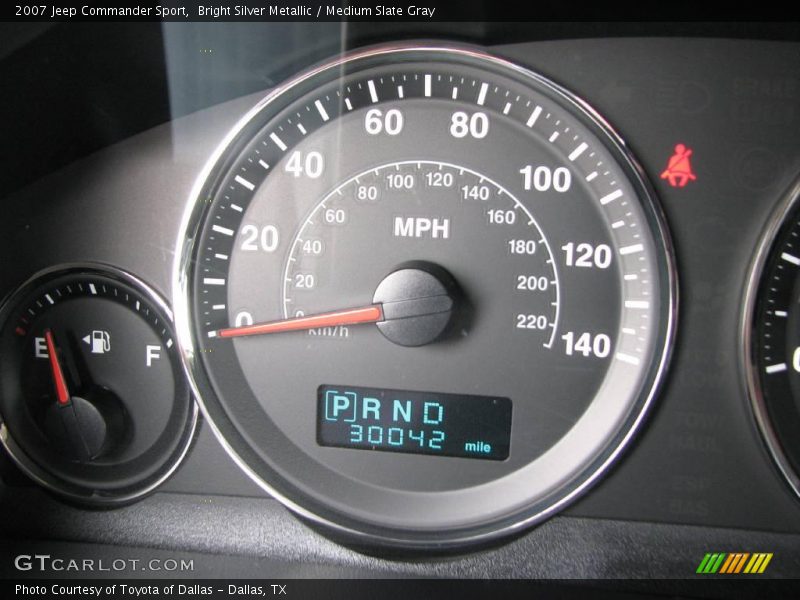 Bright Silver Metallic / Medium Slate Gray 2007 Jeep Commander Sport
