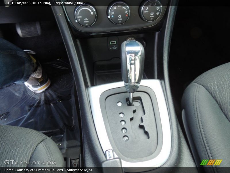 Bright White / Black 2011 Chrysler 200 Touring