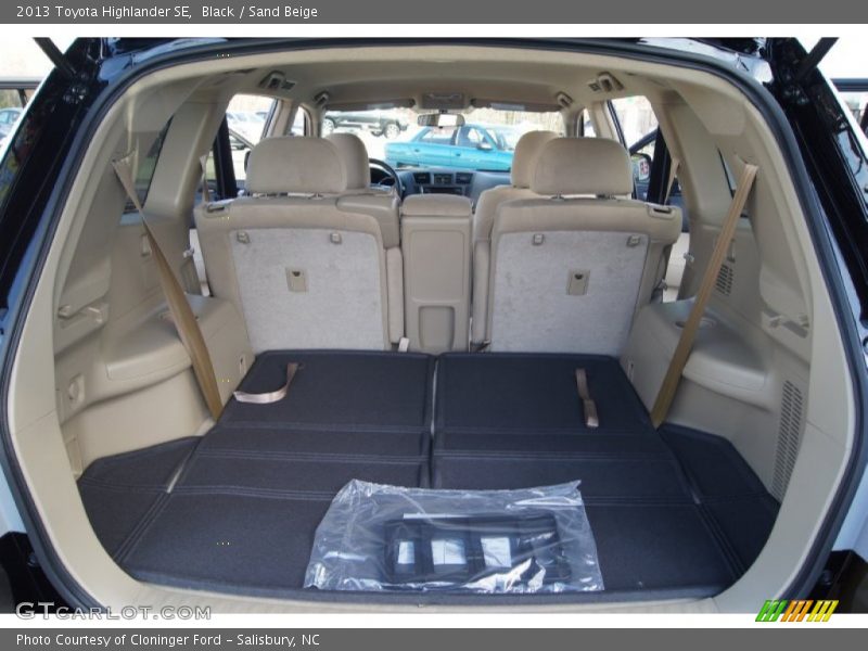 Black / Sand Beige 2013 Toyota Highlander SE