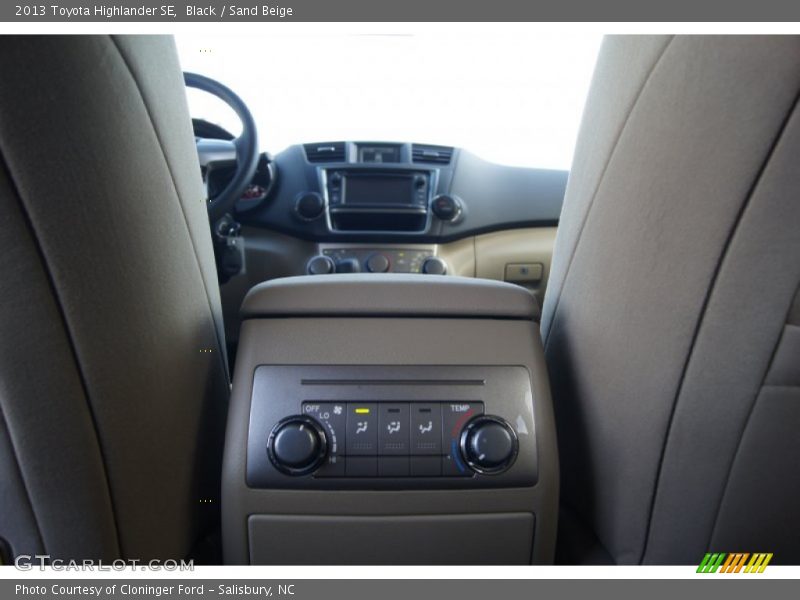 Black / Sand Beige 2013 Toyota Highlander SE