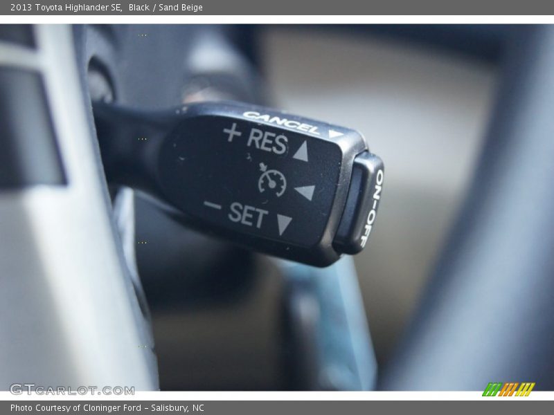 Black / Sand Beige 2013 Toyota Highlander SE