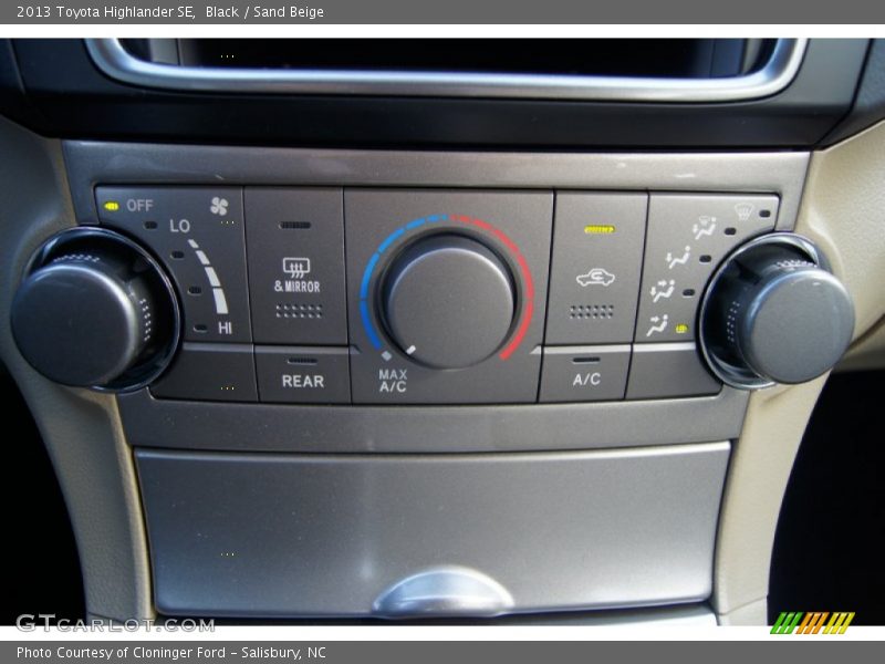 Black / Sand Beige 2013 Toyota Highlander SE