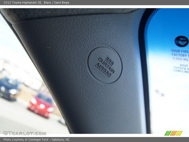 Black / Sand Beige 2013 Toyota Highlander SE