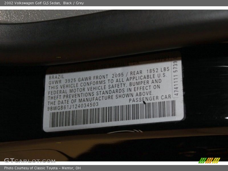Black / Grey 2002 Volkswagen Golf GLS Sedan