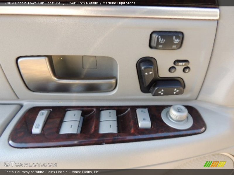 Silver Birch Metallic / Medium Light Stone 2009 Lincoln Town Car Signature L