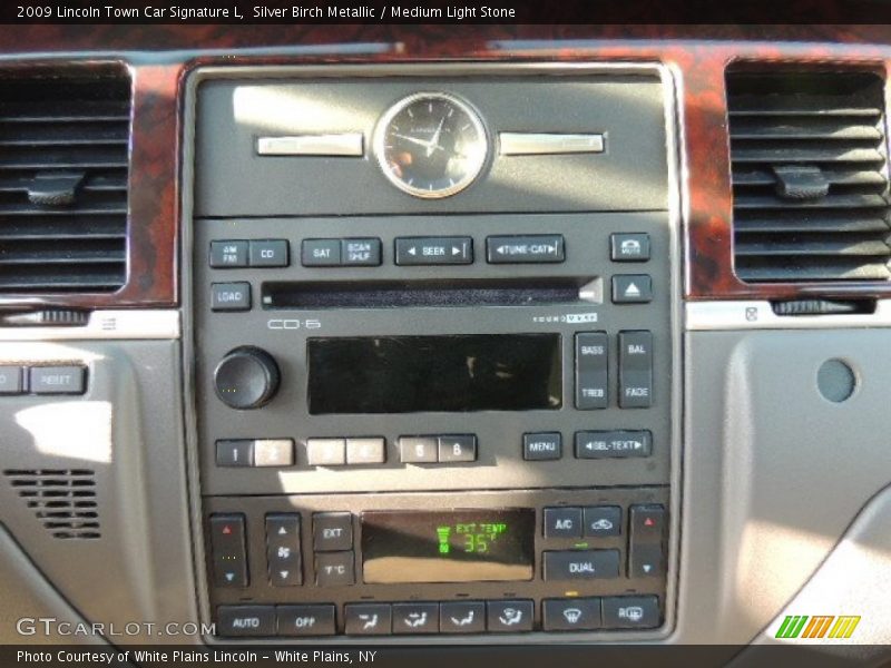 Silver Birch Metallic / Medium Light Stone 2009 Lincoln Town Car Signature L
