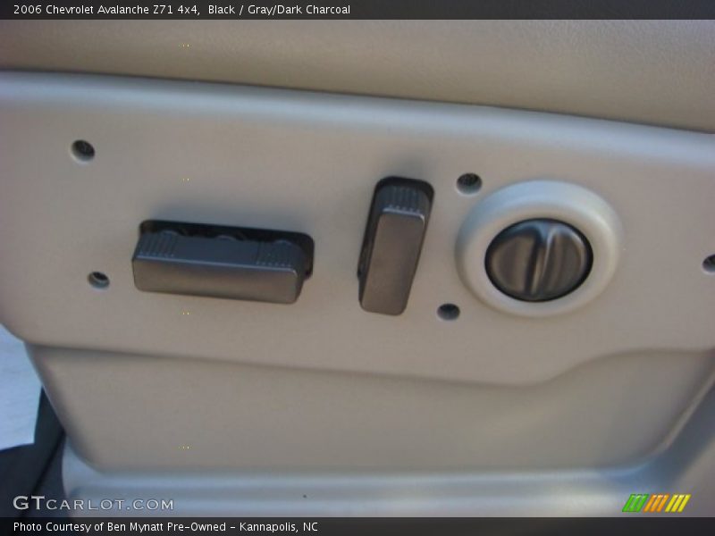 Black / Gray/Dark Charcoal 2006 Chevrolet Avalanche Z71 4x4
