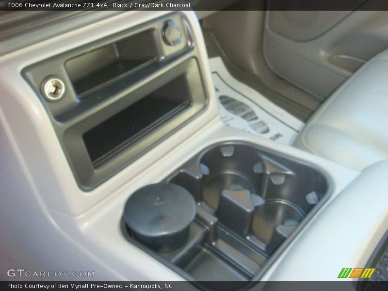 Black / Gray/Dark Charcoal 2006 Chevrolet Avalanche Z71 4x4
