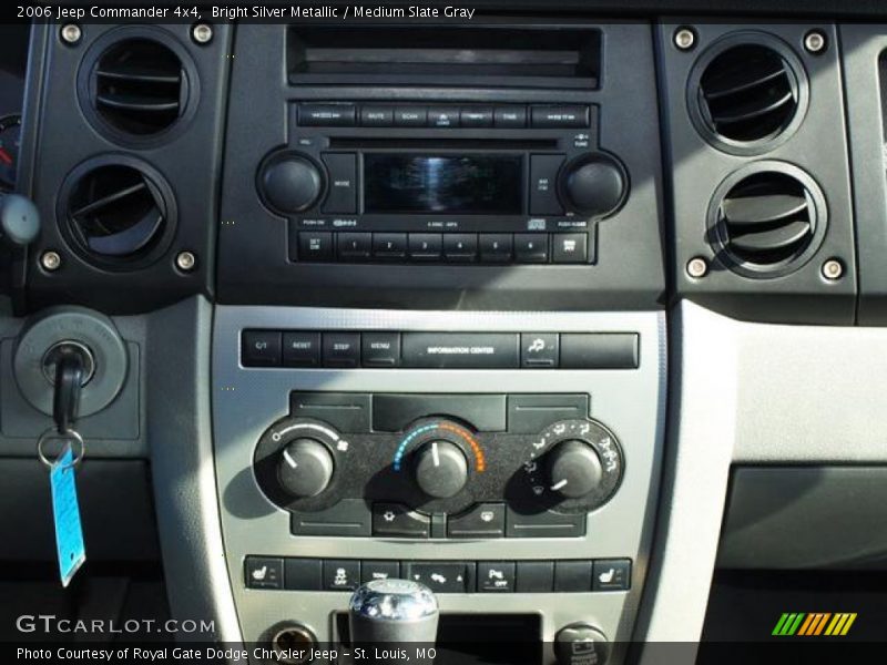 Bright Silver Metallic / Medium Slate Gray 2006 Jeep Commander 4x4