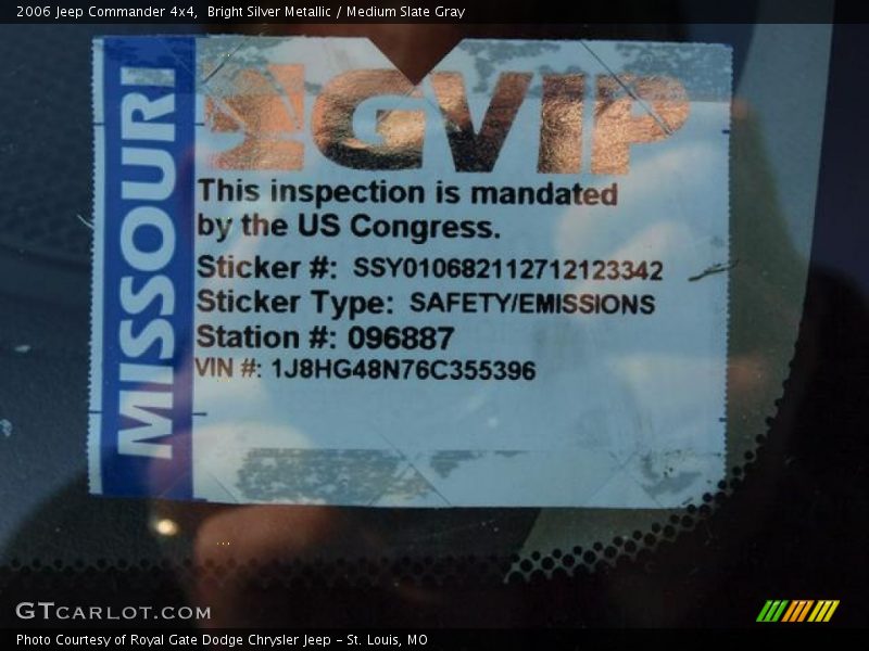 Bright Silver Metallic / Medium Slate Gray 2006 Jeep Commander 4x4