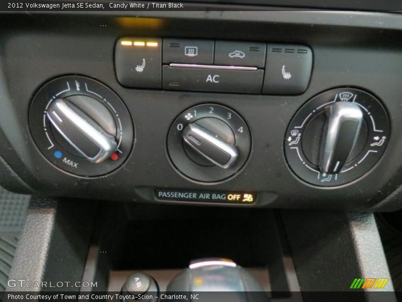 Candy White / Titan Black 2012 Volkswagen Jetta SE Sedan