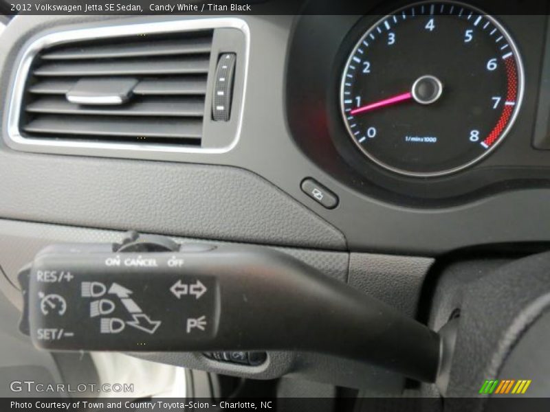 Candy White / Titan Black 2012 Volkswagen Jetta SE Sedan
