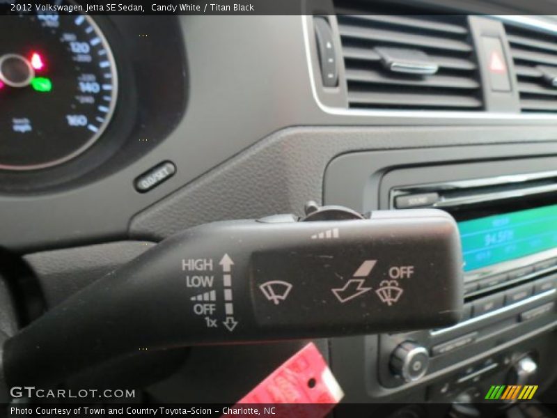 Candy White / Titan Black 2012 Volkswagen Jetta SE Sedan