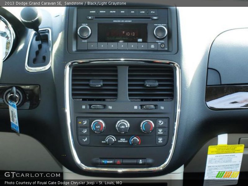 Sandstone / Black/Light Graystone 2013 Dodge Grand Caravan SE