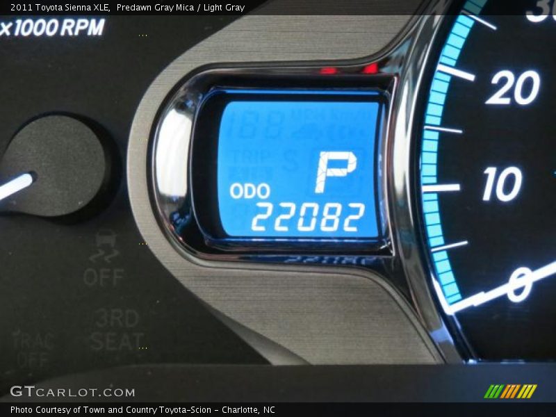 Predawn Gray Mica / Light Gray 2011 Toyota Sienna XLE