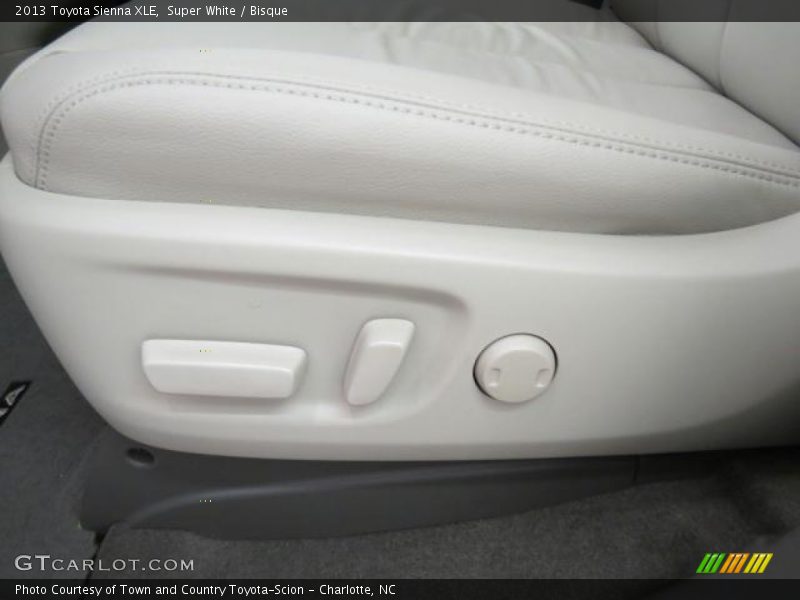 Super White / Bisque 2013 Toyota Sienna XLE