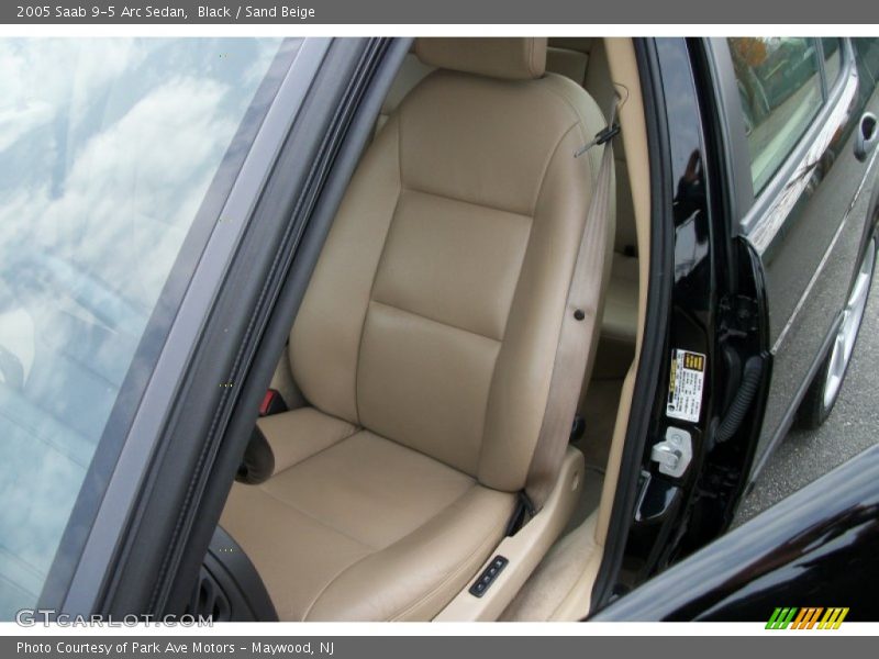 Black / Sand Beige 2005 Saab 9-5 Arc Sedan