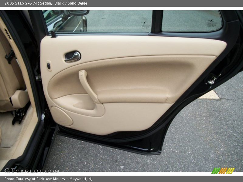 Black / Sand Beige 2005 Saab 9-5 Arc Sedan