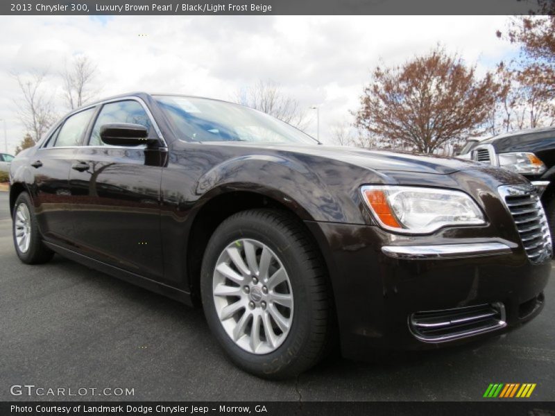 Luxury Brown Pearl / Black/Light Frost Beige 2013 Chrysler 300